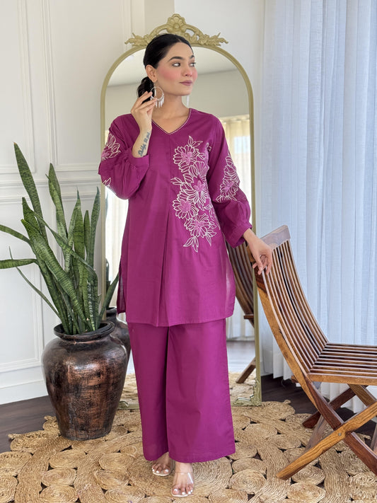 Smart coordinate set with embroidery details